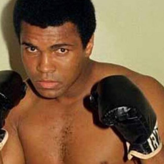 Muhammed Ali’nin eldivenlerinin değeri 1.1 milyon dolar